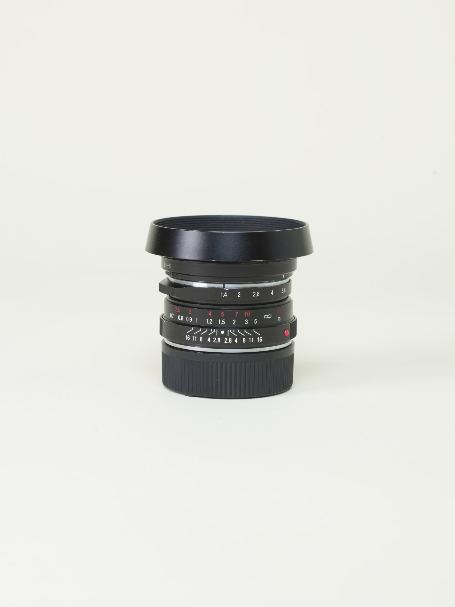 Voigtländer Nokton Classic 35mm f/1.4 II MC (VM) + LH-6